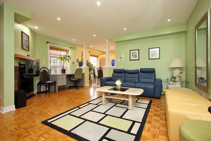 Entire Home – Downsview Home