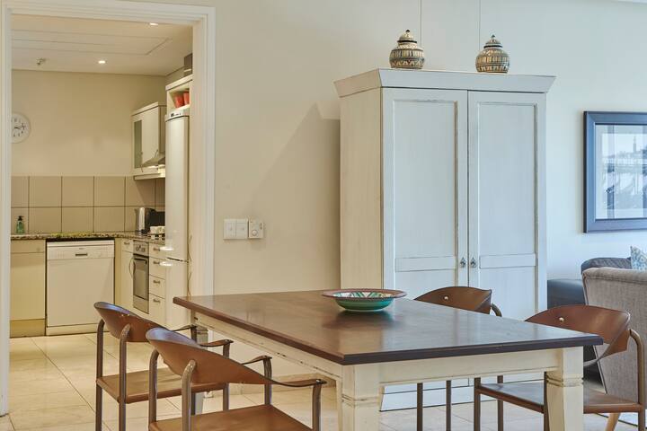 102 Ellesmere Marina Waterfront King bed gallery image 5