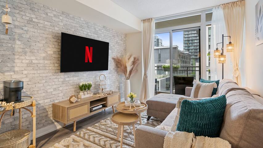 Boho Forest Escape King Bed 3BR + Free Parking DT gallery image 3