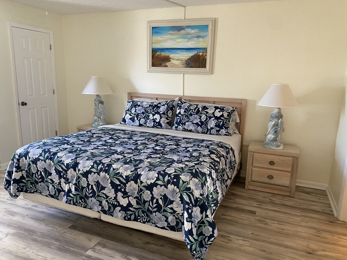 Master Bedroom with King Bed and Flat Screen