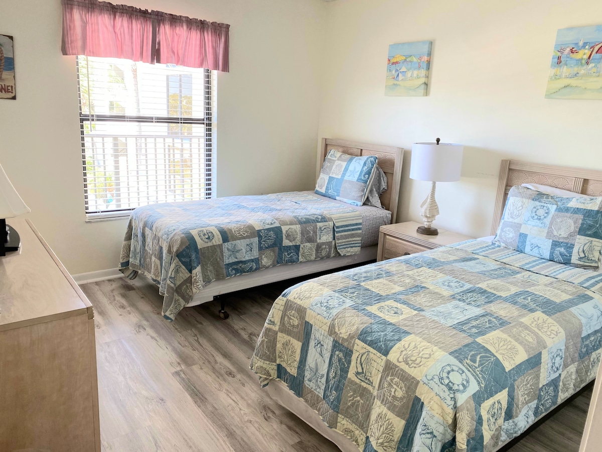 Guest Bedroom with Twin Beds