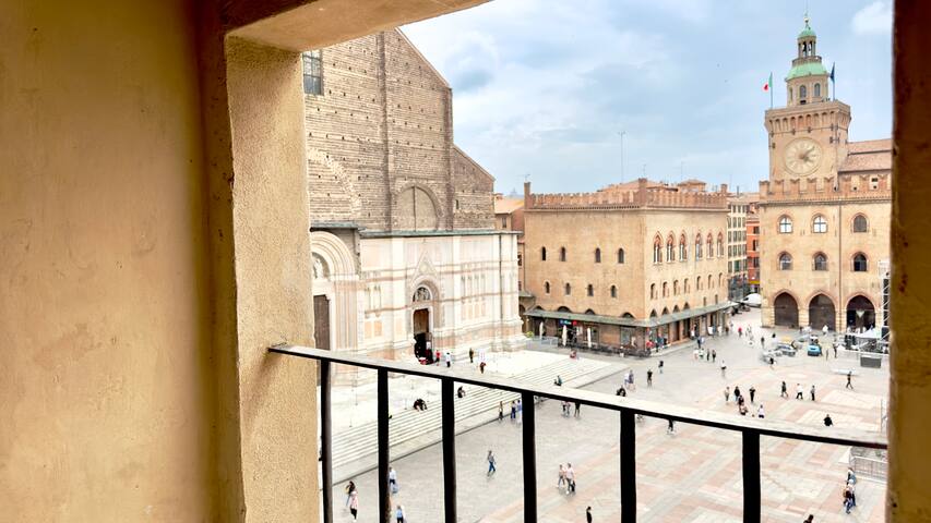 Piazza Maggiore view – Panorama By ImmoBo, Bologna gallery image 3