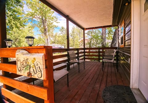 Glacier Lily Cabin-St. Mary, MT (2 night-minimum)