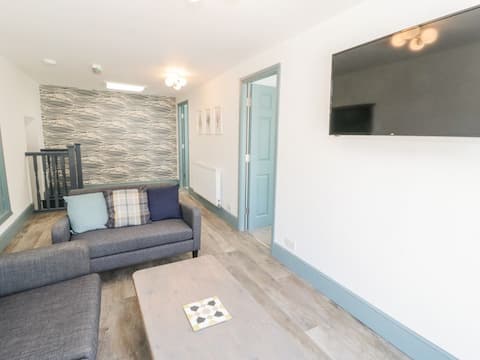 Top Airbnb: The Royal Charter Holiday Let in Llanallgo, Penrhos Lligwy, Llanallgo, Penrhos Lligwy