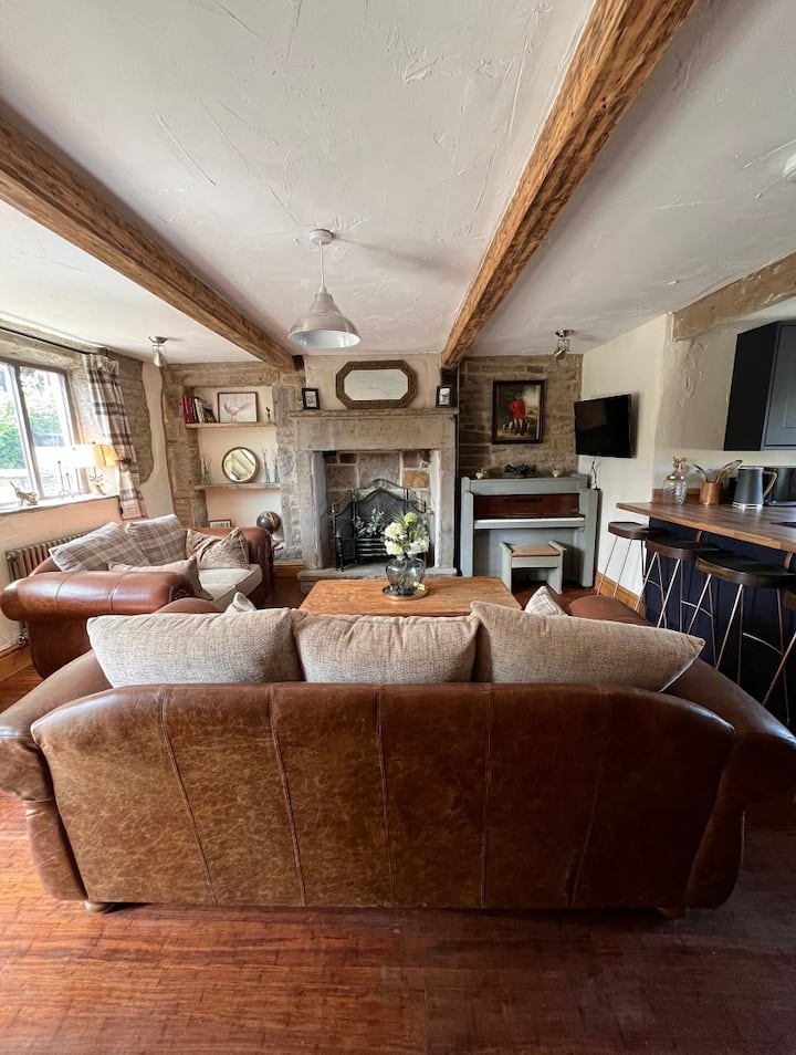 17th Century Cottage In The Heart Of The Pennines - Peak District National Park