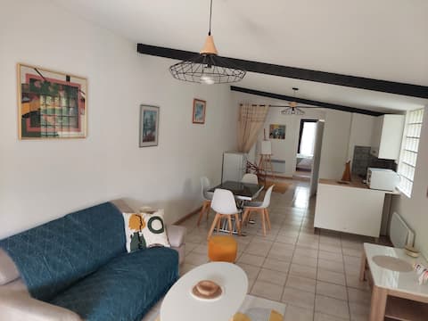 Successful Airbnb property: Perfectly located guest house in Moret Loing Et Orvanne