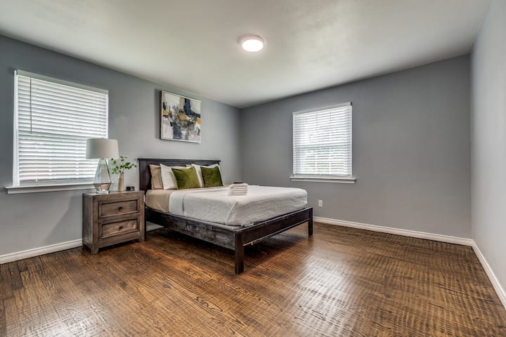 غرفة نوم 2 بسرير بحجم كبير (لا توجد خزانة متاحة في هذه الغرفة)