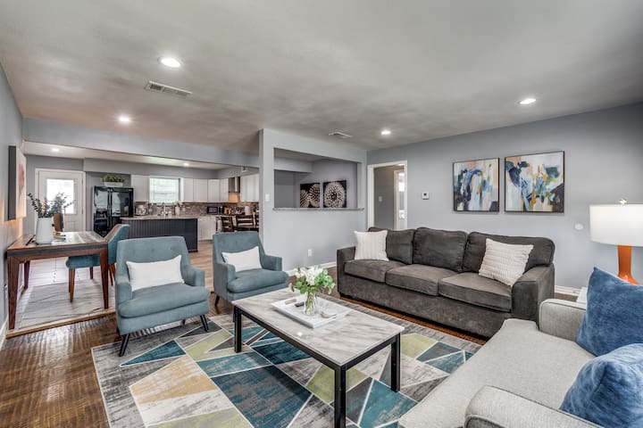 Dallas Charm: Cozy Convenience!