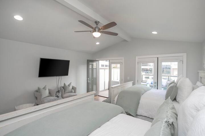 The Southern House – 1 mile to Broadway/Sleeps 12! gallery image 3