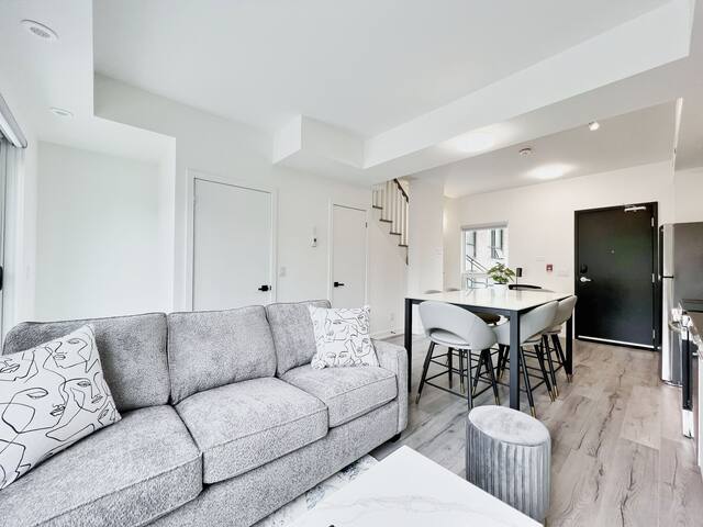 4Bed Multi-Level Unit| Rooftop Deck | Free Parking