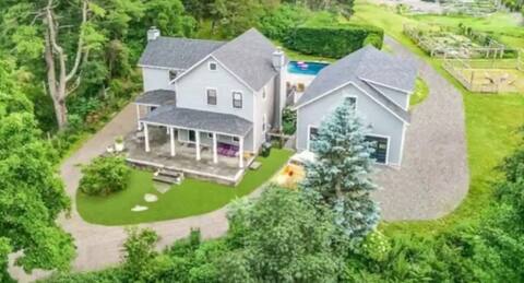New! Gemini House 1892 Farmhouse w/ Pool - Hudson