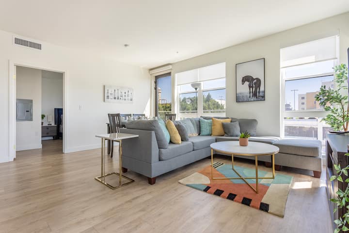 [Pool/jacuzzi/gym/parking] Hollywd 2bd(queen)/2bth - Hollywood, CA