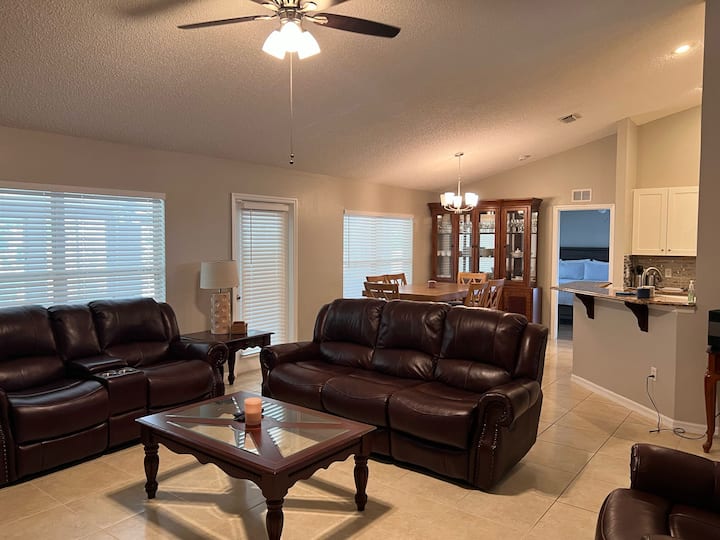 Spacious 4br/ 2ba In Palm Bay! - Palm Bay, FL