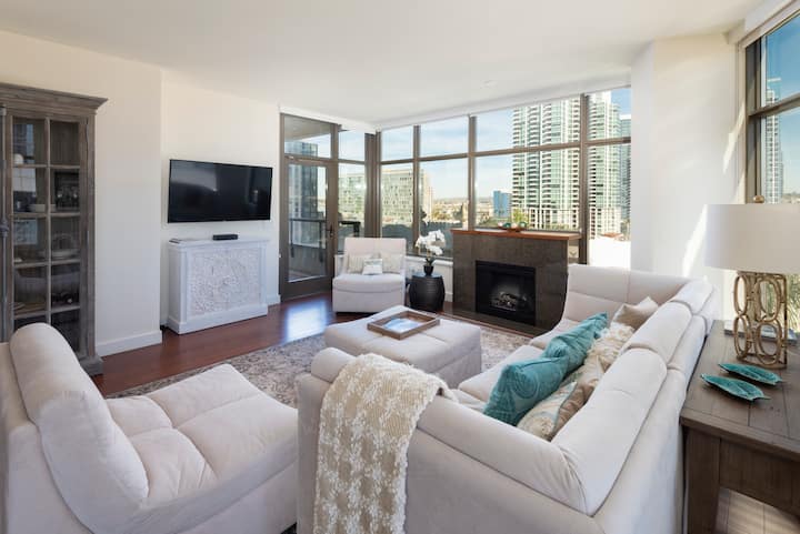 Oceanview 2br/2ba Downtown Condo - San Diego, CA