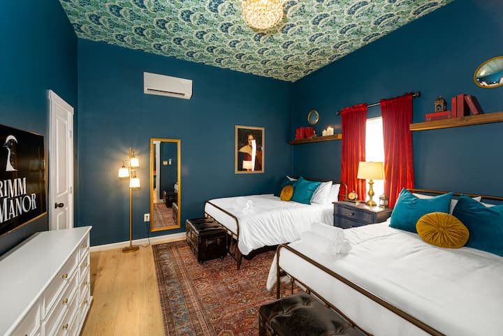 Mary Shelly Bedroom: 2 Queen Size Beds 
Gothic Literary Themed Room