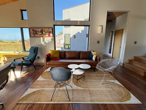 Top performing Airbnb: Architectural Modern Sea Ranch home walk to Beach in Sea Ranch