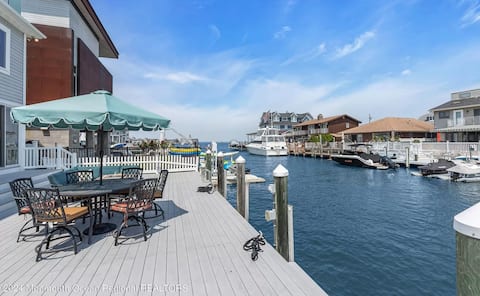 Bayfront Luxury Home with Hot Tub, Sleeps 16+