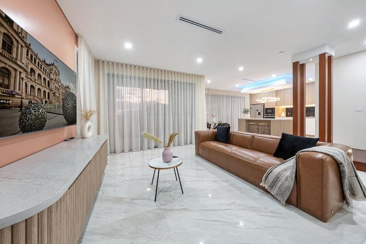 Spacious & Luxury 4bed Room Retreat Near Station - ブラックタウン
