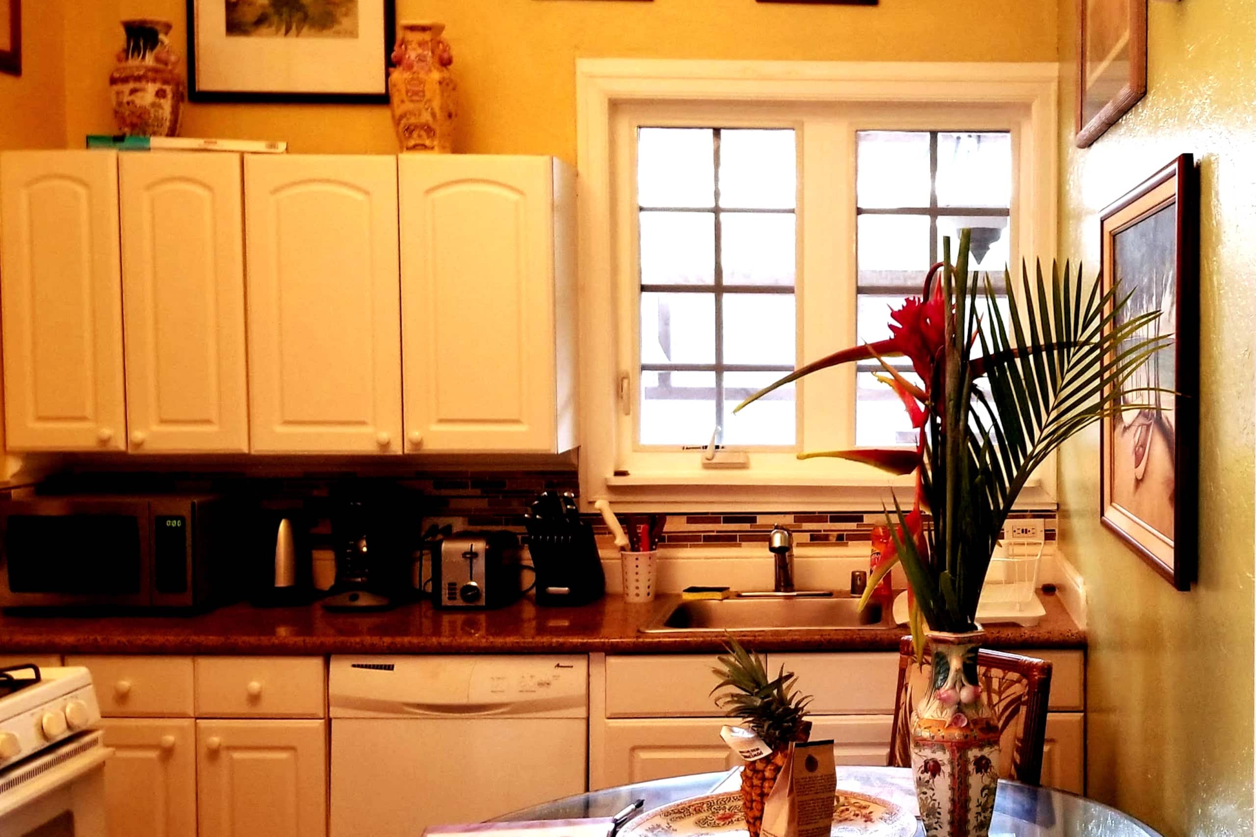 ☺Memorable Eastside Apartment Close to Ocean - Photo 11