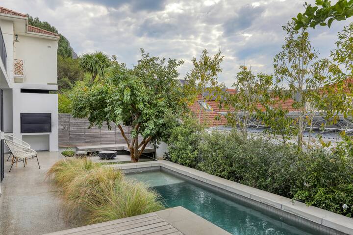 Natural Modern, 3 bed, Family home in Oranjezicht gallery image 3