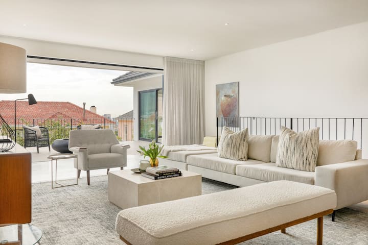 Natural Modern, 3 bed, Family home in Oranjezicht