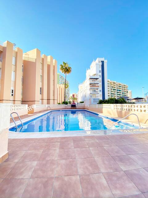 Apartment | 2BR | 3 min to the Beach | Books