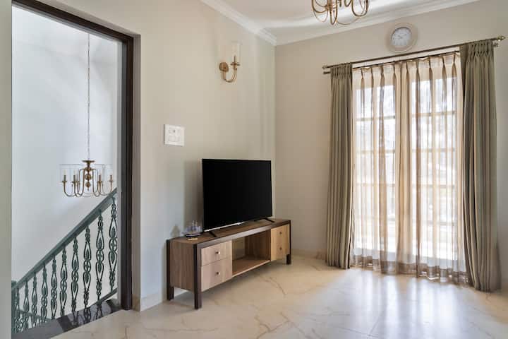 Living room image 2