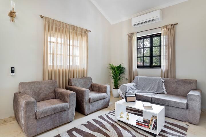 Living room image 3
