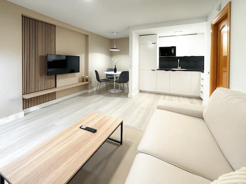 Top Airbnb: Modern flat Next to the beach in Málaga Center - 2 en Monte Sancha