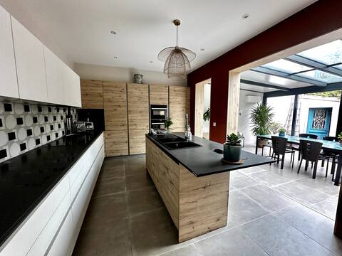 Family home for 10 people, 15 minutes from Paris