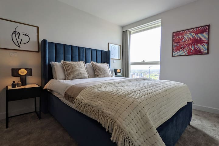 Spacious 2 Bed Apartment with Gym Access gallery image 2