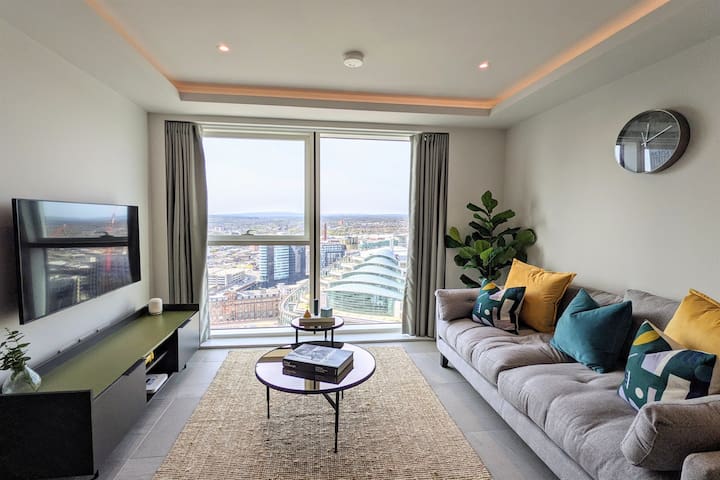 Spacious 2 Bed Apartment with Gym Access