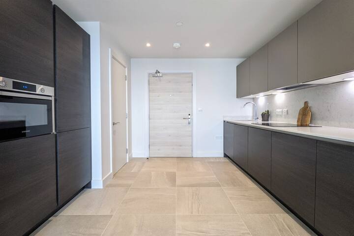 Spacious 2 Bed Apartment with Gym Access gallery image 4