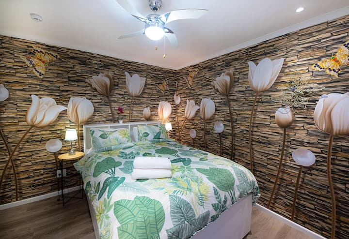 Удобна спалня 2 с двойно легло води до всекидневната