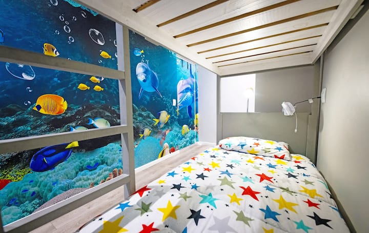 Удобно подредено единично двуетажно легло