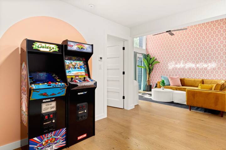 TX Twoplex—sleeps 14—pools, firepits, fun! gallery image 4