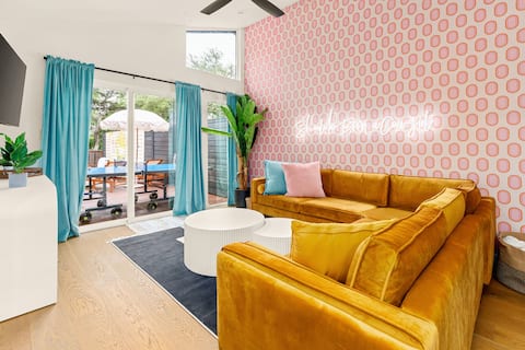 Successful Airbnb property: TX Twoplex—6 bedrooms, sleeps 14—pools, firepits! in South Lamar