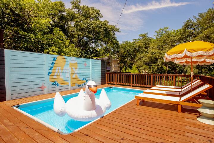 TX Twoplex—sleeps 14—pools, firepits, fun! gallery image 2