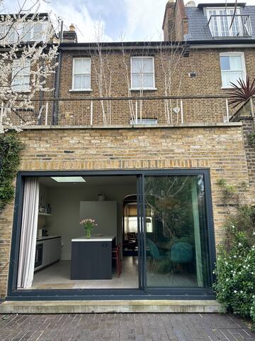 Luxury House W6 with Parking gallery image 5