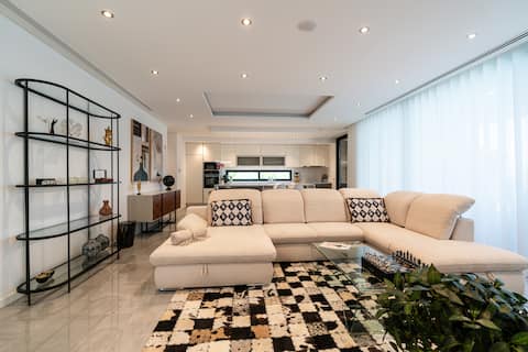 Popular Airbnb listing: Oak tree / Ocean view in Ponta Do Sol