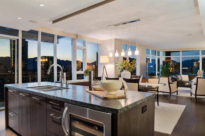Luxury Home With Panoramic Views - Vancouver