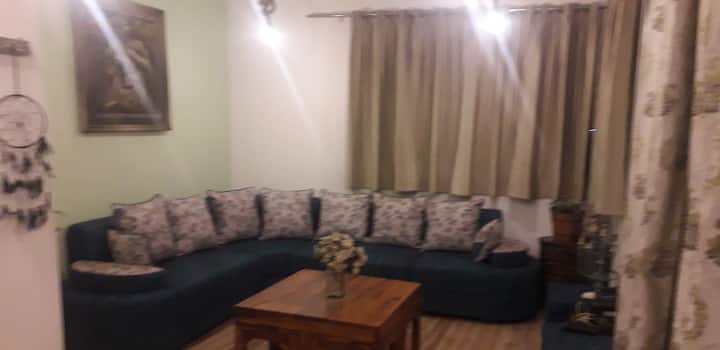 Aveens Homestay -Cozy 4br In Srinagar By Homeyhuts - Srinagar