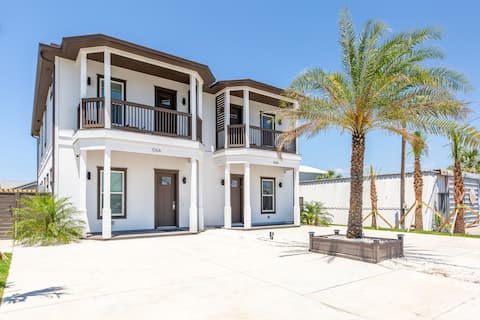 Saltwater POOL Luxury BEACH HOUSE/10 BR/Sleeps 28