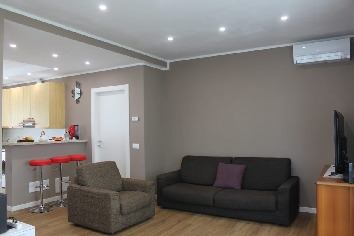 Erfolgreiche Airbnb-Immobilie: Lake View-Air Conditioning-Garden-Convenient for visiting the area in Baveno