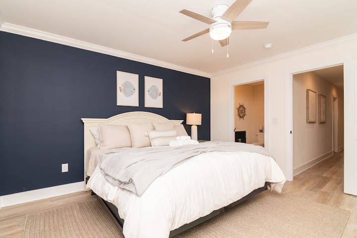 Dhoma kryesore e gjumit "King" në katin e dytë (dhoma e gjumit 3)