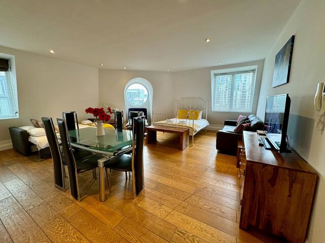 -20% 3BR Penthouse Vauxhall Rooftop patio 11 ppl gallery image 2