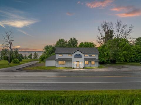 “Whitewaters-Main+Genoa�” on Oneida Lake/Sleeps 19