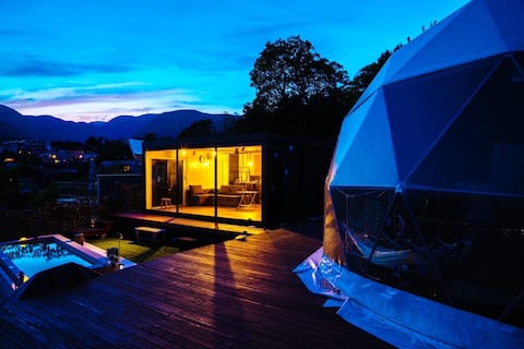 pool where you can enter while looking at the sea