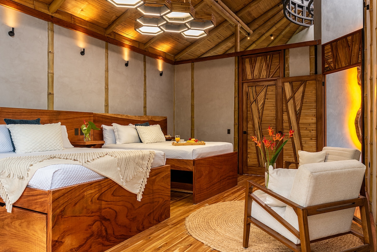 2 големи и пространи соби секоја со своја приватна бања. Во соба бр. 1 има два брачни кревета + два дополнителни кревета, а во соба бр. 2 има брачен кревет (широк 150-179 см) + 2 дополнителни кревета за гнездо. Идеално за семејства со деца. 