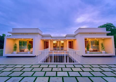 Misty Luxury Room with Pool in Vagamon Hills